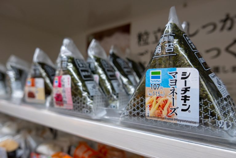 日本のコンビニが外国人観光客・在留外国人に愛されている理由とは？その人気の背景を徹底解説します！