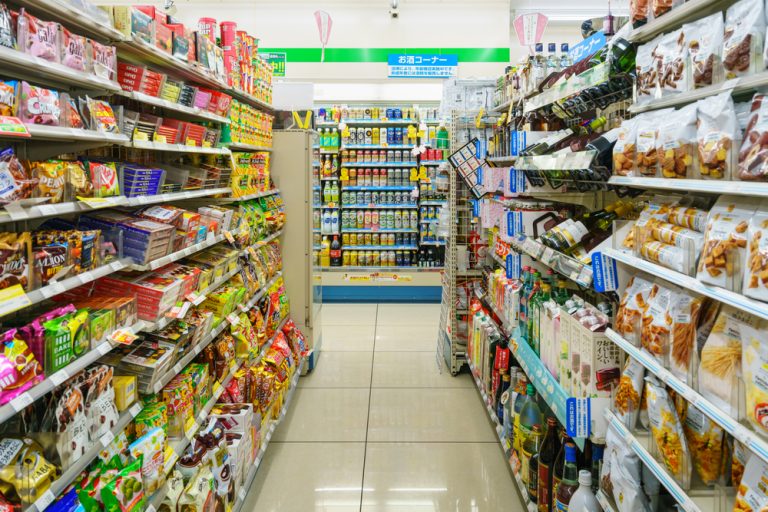 日本のコンビニが外国人観光客・在留外国人に愛されている理由とは?その人気の背景を徹底解説します!